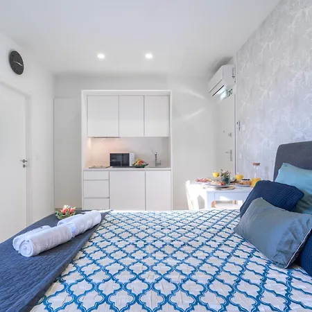 Host Wise - Private Flats - Terrace