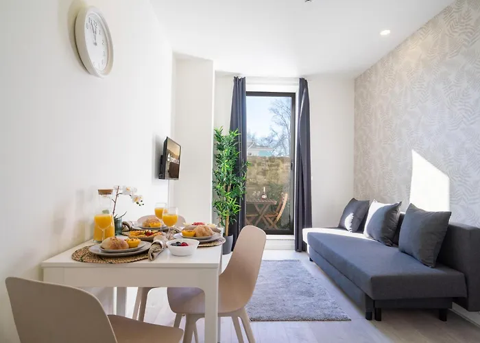 Host Wise - Private Flats - Terrace *