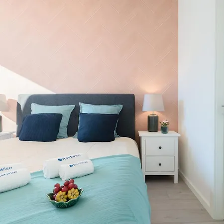 Host Wise - Private Flats - Terrace Appartamento Oporto