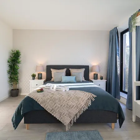 Host Wise - Private Flats - Terrace Apartmán *